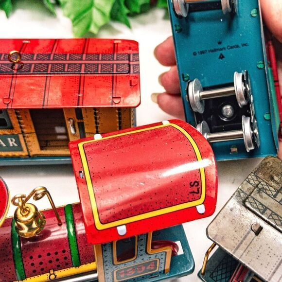 Hallmark Keepsake Yuletide Central & Town & Country Tin Litho Train Set Decor - Picture 5 of 14
